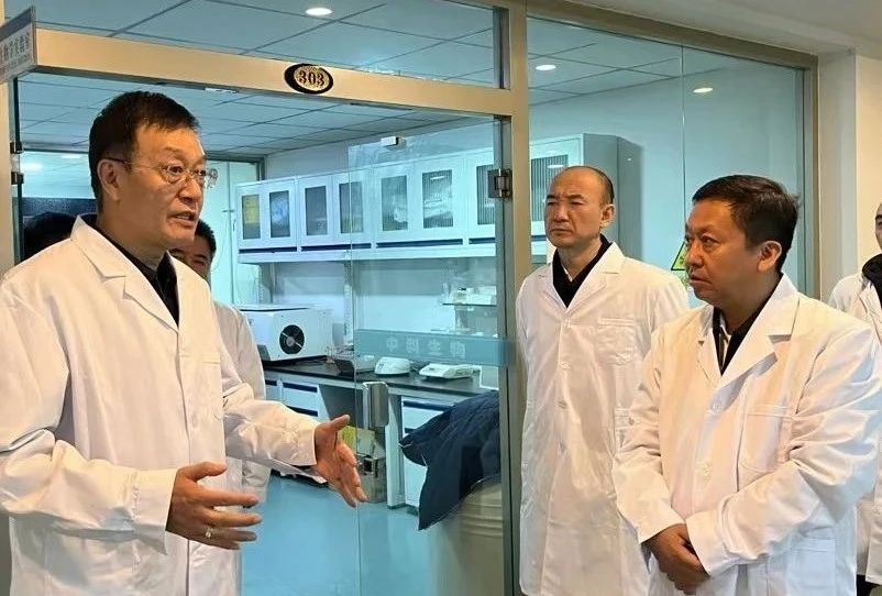 副省長李國強一行參觀中科實驗室 副省長李國強一行參觀中科實驗室