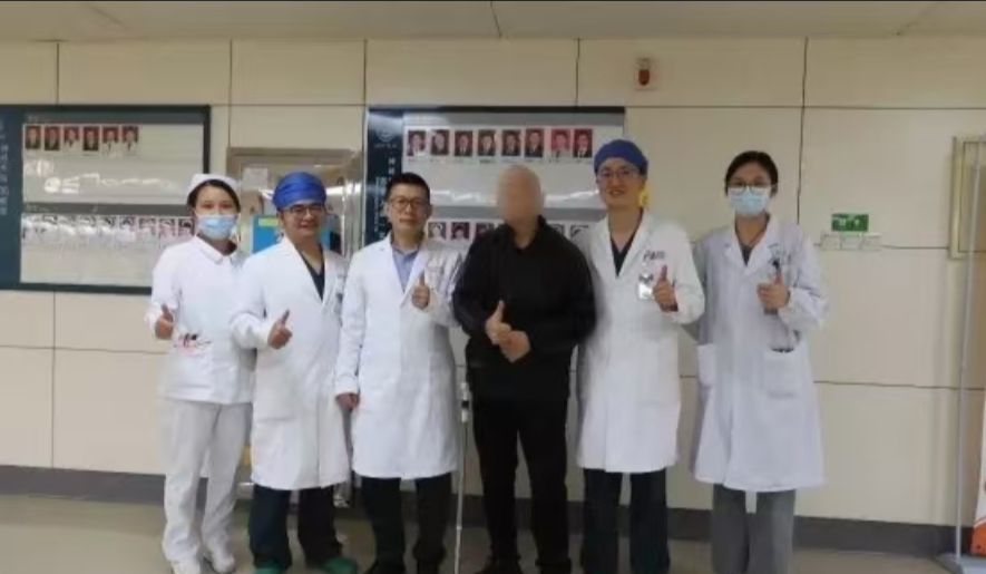 湘雅醫(yī)院功能神經(jīng)外科主任楊治權(quán)教授團隊成功進行了全球首例干細胞治療腦梗塞臨床受試者給藥。